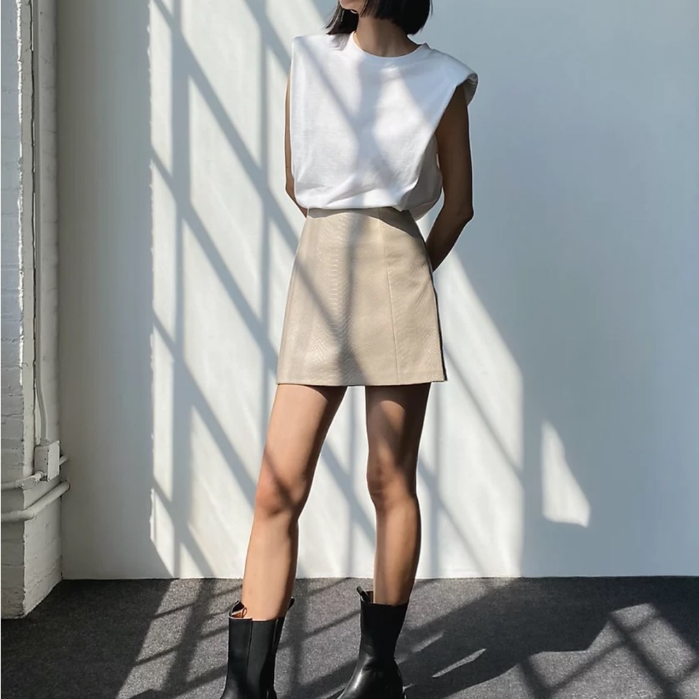 NWT Aritzia Babaton Modern Mini Skirt in Sierra Beige / 4